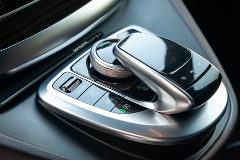 Mercedes V-Class Controls